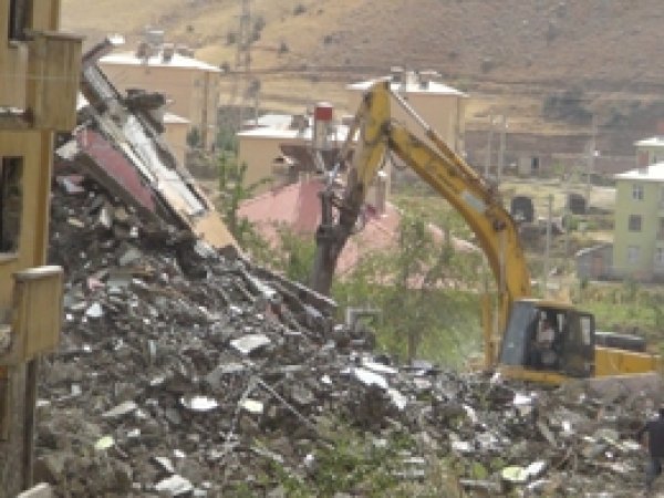 Bitlis'te Kentsel Dönüşüm Yıkımı