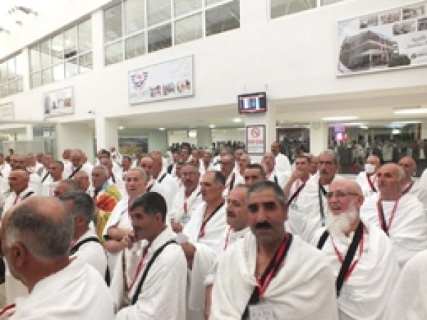 Van'da İlk Hacı Kafilesi Uğurlandı