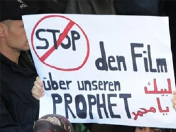 Hakaret Filmi Frankfurt'ta Protesto Edildi