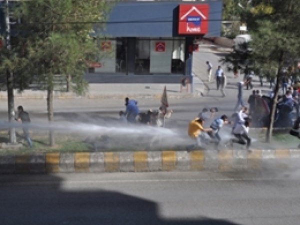 Basın Mensuplarına Müdahaleye Kınama