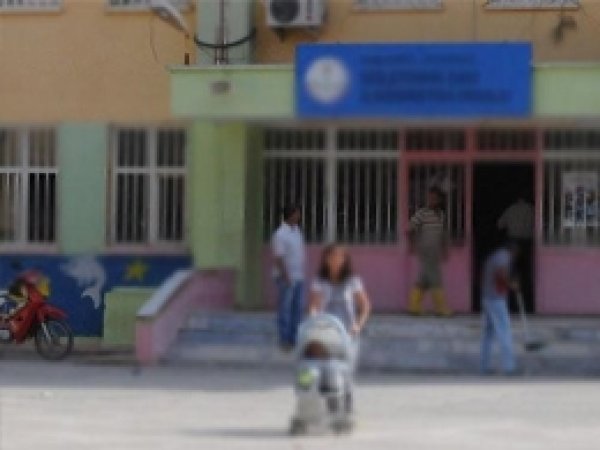 'Eruh'ta Okulun Çatısına Havan Düştü'