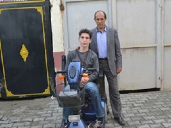 Engelli 2 Gence Akülü Araç