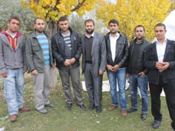 Köylüler Hizmet Bekliyor