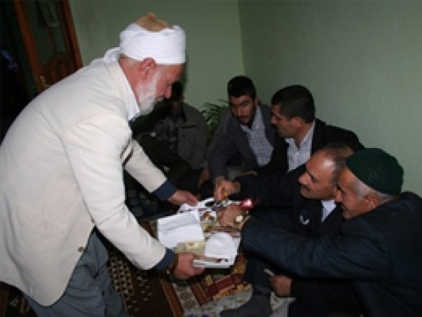 Peygamber Sevdalılarından Hacılara Ziyaret