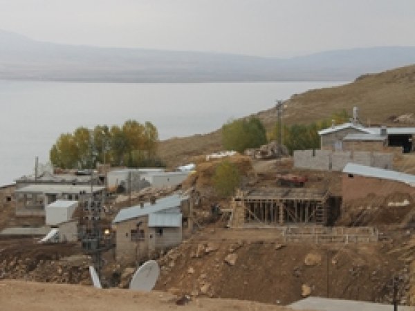 Van Depremzedelerin Mağduriyetleri Kıştan Önce Giderilemedi
