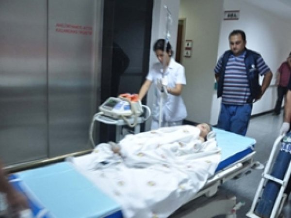 Üzerine Televizyon Düşen Çocuk Yoğun Bakımda