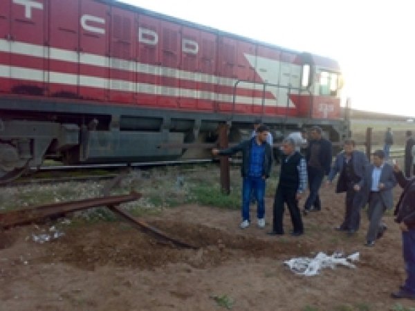 Tren Rayı, Yolcu Trenine Engel Oldu