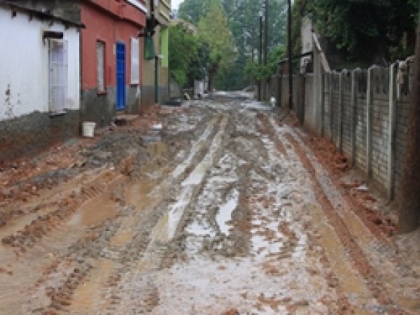 Kanalizasyon Çalışması Hayatı Felç Etti
