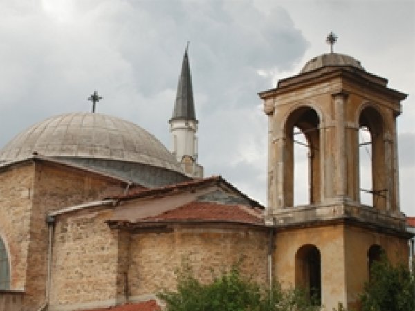 Kilise ve Havraya 'Camii' Muamelesi!