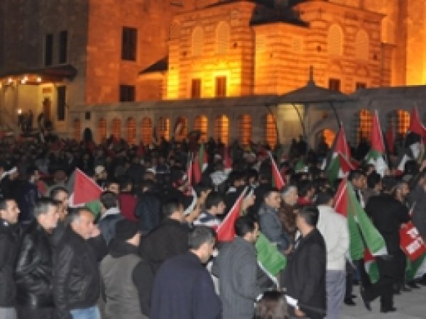 3 Bin Kişi İsrail'i Protesto Etti