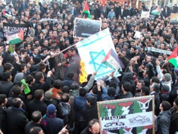 Van'da, İsrail'in Gazze'ye Yönelik Saldırısına Protesto