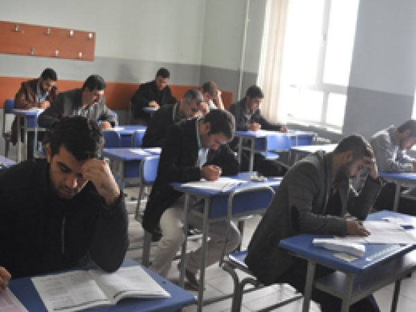 Kur'ân İlimleri Sınavı İstanbul'da Heyecanlı Geçti