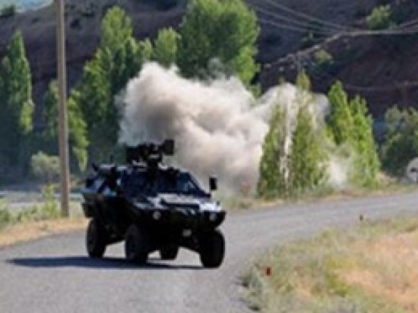 Askeri Aracın Geçişi Sırasında Patlama 