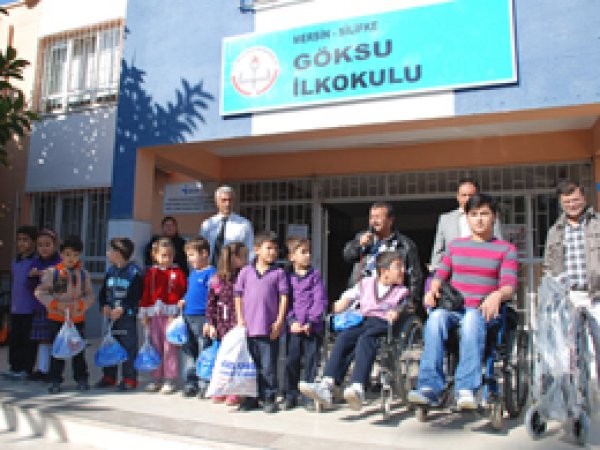 Mavi Kapaklarla Tekerlekli Sandalye Aldılar
