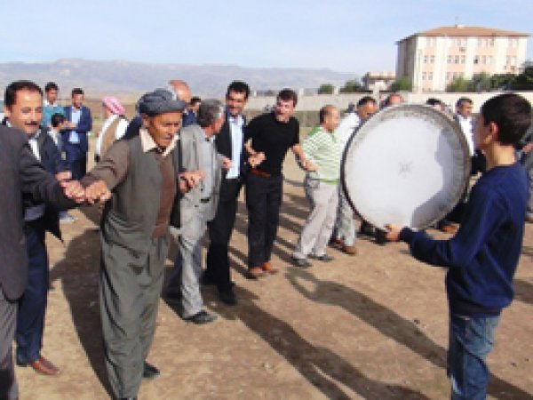 Kumçatı'da Örnek Düğün