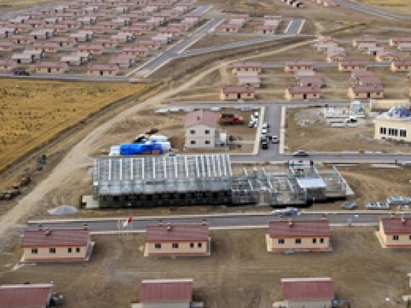 Emekli Hemşireden Van'a 21 Derslikli Okul