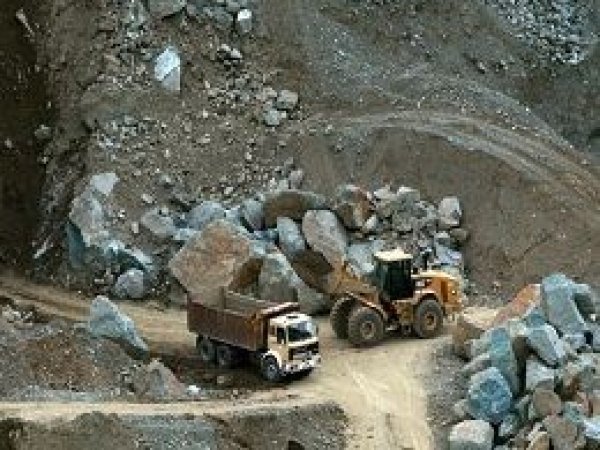 Halkın Şikayetçı Olduğu Tatvan Taş Ocakları Kapanabilir