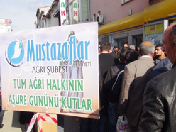 Mustazaflar Cemiyeti Ağrı'da 5 Bin Kişiye Aşure Dağıttı