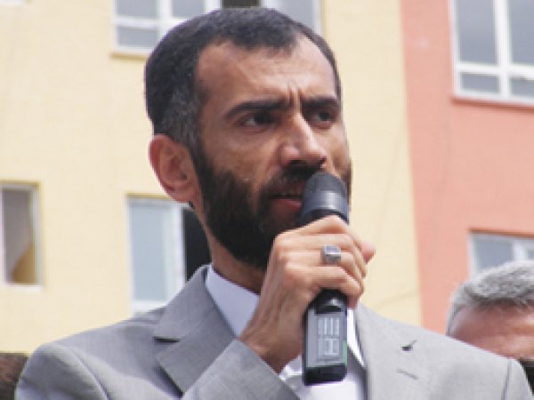 'Başörtüsünü Yasaklayanları Halka Şikayet Ediyoruz'