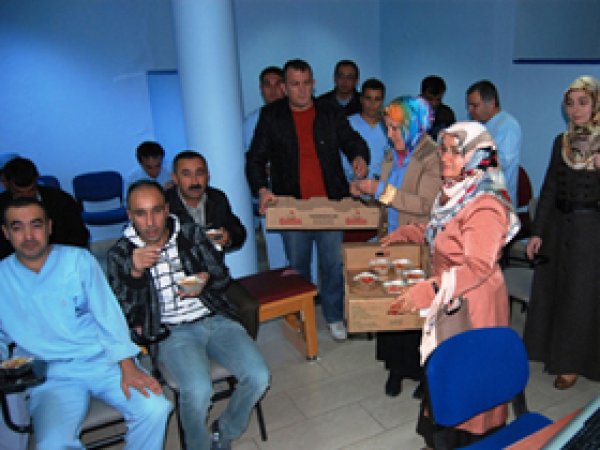 Hastalara Aşure İkram Edildi