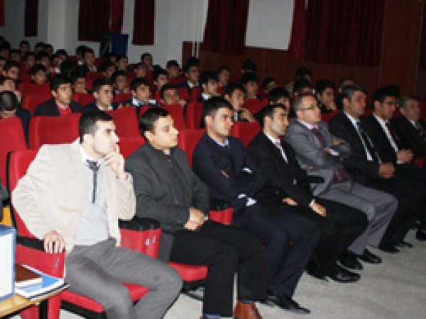 'Mehmet Akif Kur'an Şairidir'