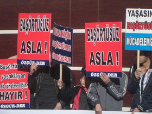 Tatvan Özgür-Der Şubesi Başörtü Zulmünü Kınadı