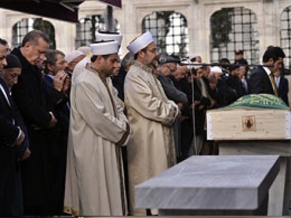 Mustafa Sungur Ebediyyete Uğurlandı