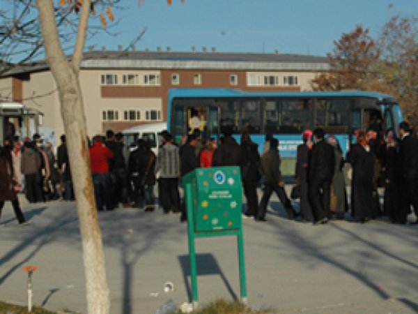 YYÜ' de Kuyruk Çilesi Bitmiyor