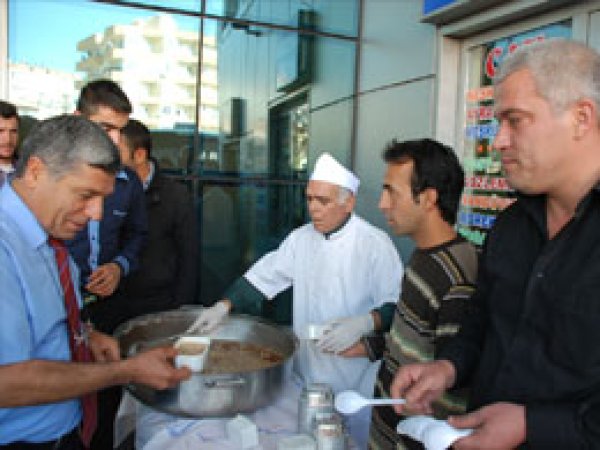 Otogar Esnafı Aşure Dağıttı