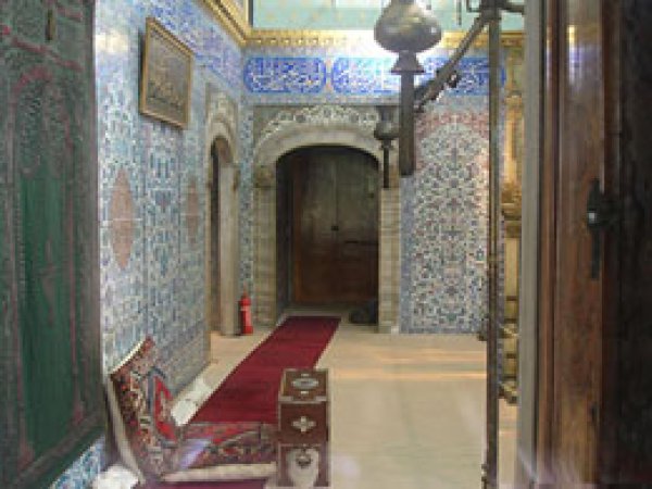 Muradiye Külliyesinde Hergüne Bir Hatim