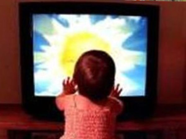 2 Yaşındaki Çocuğun Üzerine Televizyon Düştü