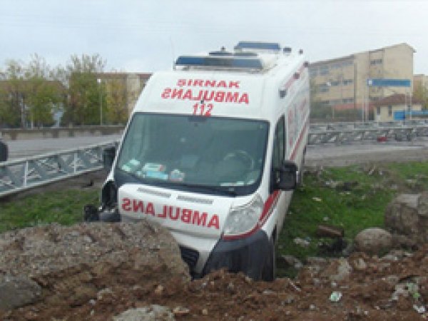 Silopi'de Ambulans Kaza Yaptı