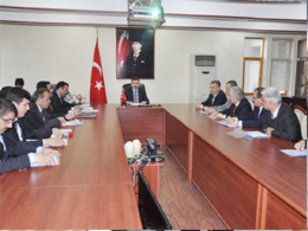 Kaymakam'dan Dershanelere Burs Çağrısı