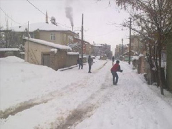 Elazığ'da Kar Yağışı Eğitime Ara Verdirdi