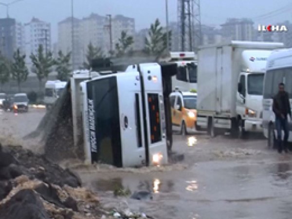 Diyarbakır'da Yol Çalışmaları Çileye Döndü