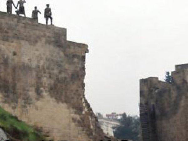 Aşırı Yağış Tarihi Kaleye Zarar Verdi