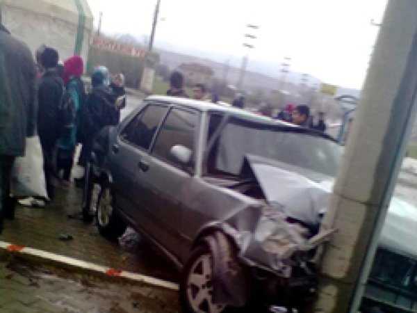 Karşı Şeride Geçen Araç Kazaya Neden Oldu