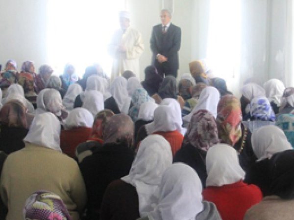Camiler Bayanların Namaz Kılacağı Şekilde Dizayn Ediliyor