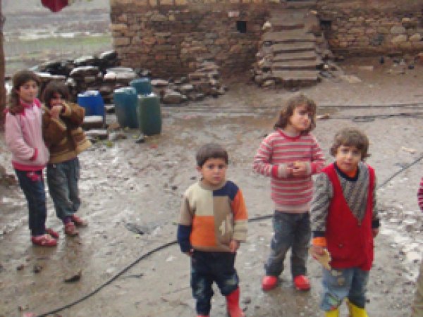 Kışın Soğuğunda Çadırlarda Kalıyorlar