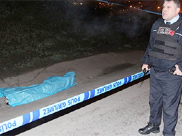 Yol Kenarında Ceset Bulundu