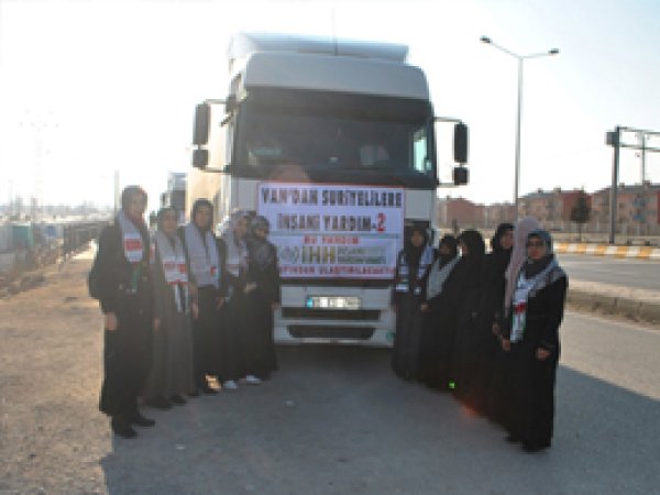 Vanlılardan Suriye Halkına 2 TIR Yardım 