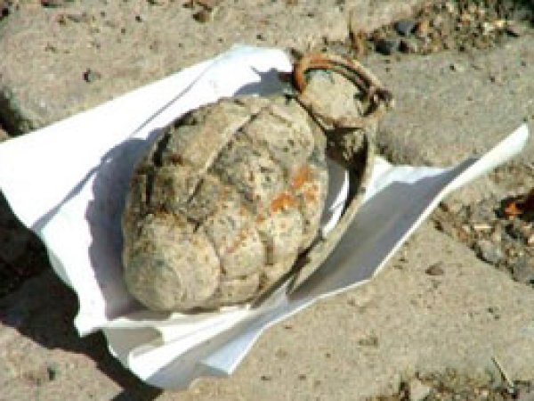Boş Arazide El Bombası Bulundu