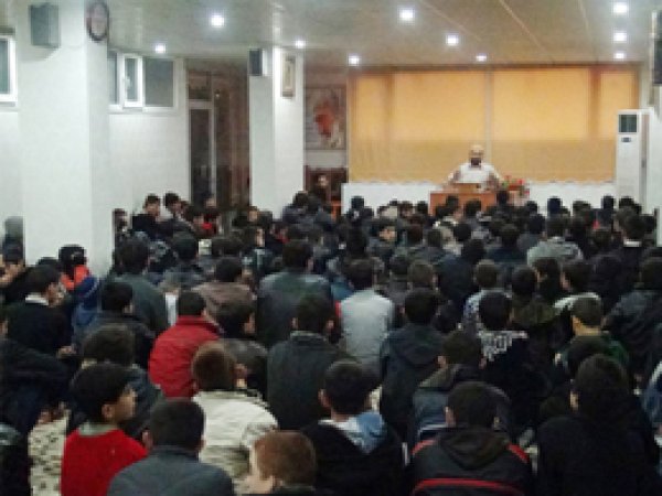 Gençler Namazla Bilinçleniyor