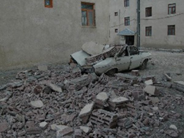 Mahallelinin Fırtınayla Başı Dertte 