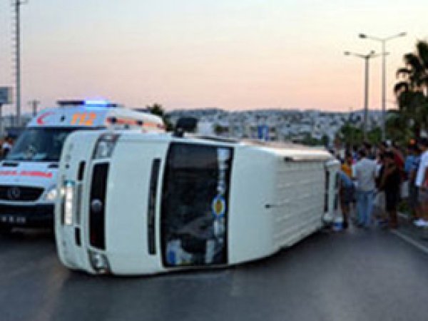 Otobüs ile Minibüs Çarpıştı: 1 Ölü, 5 Yaralı 