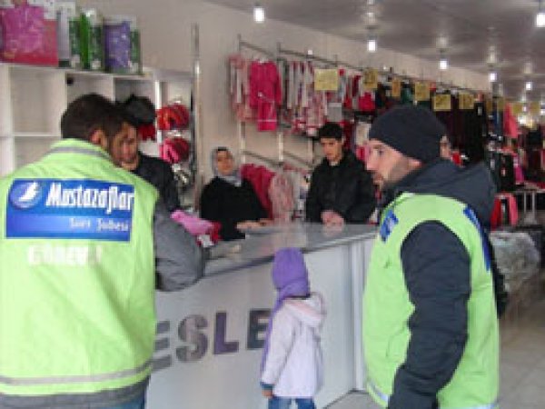 Siirt Mustazaflar Cemiyeti Afganlı Aileye El Uzattı 