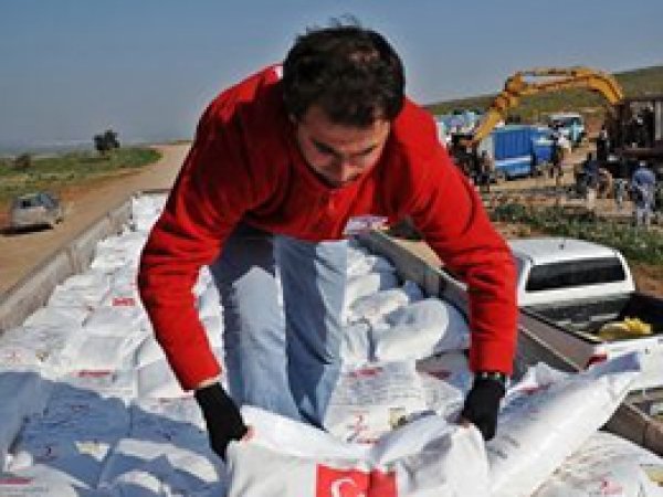 Kızılay'dan Suriye'ye 17 bin Kumanya