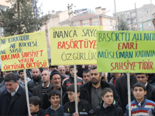 Başörtüsü Yasağına Bismil'de Protesto