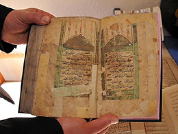 Cami Çatısından 250 Yıllık Kuran Bulundu