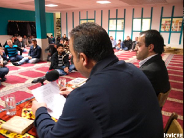 Avrupa'daki Müslümanlar Hz Muhammed'i Coşkuyla Andı